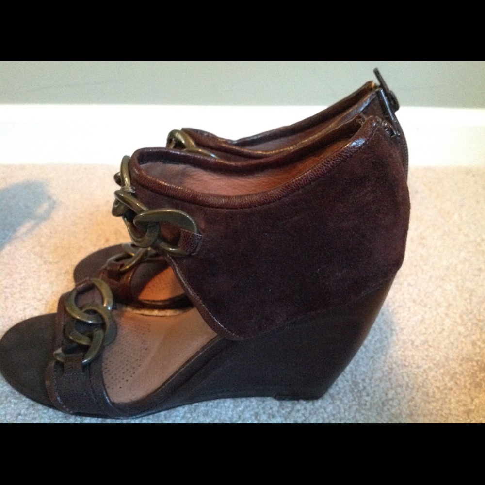 Corso Como Dark Brown Suede 9B Wedge Sandal Antique Gold Chain Zipper Back